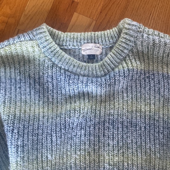 Universal thread sweater size XL - Picture 5 of 5